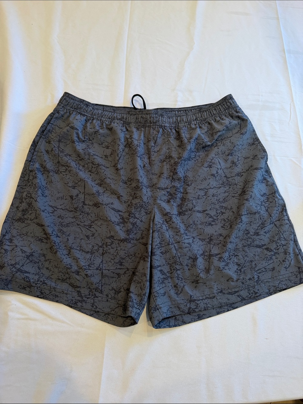 T0308204 chubbies Men's Dark Heather Charcoal Swim Shorts Large EUC